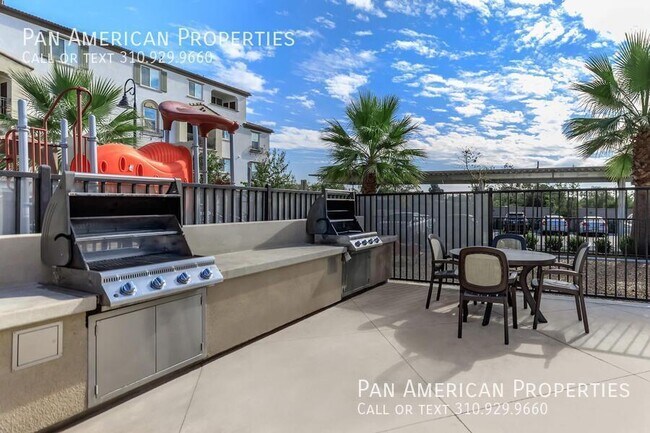 Building Photo - 840 S Magnolia Ave