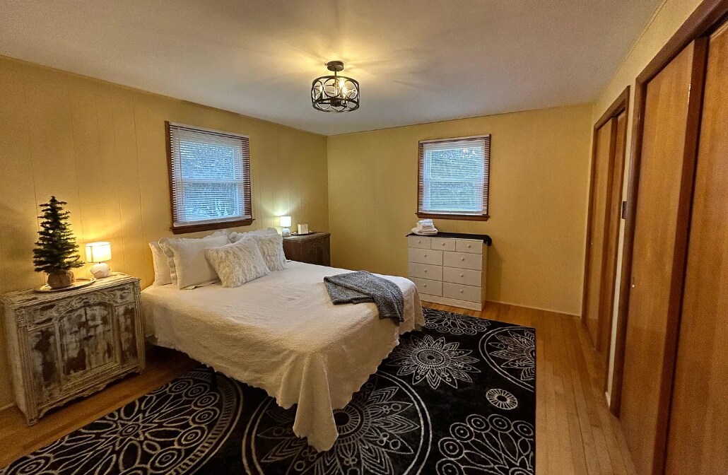 Building Photo - 11 Milton Ln