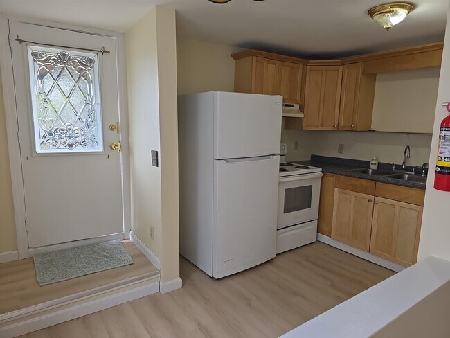 Building Photo - 165 S Main St