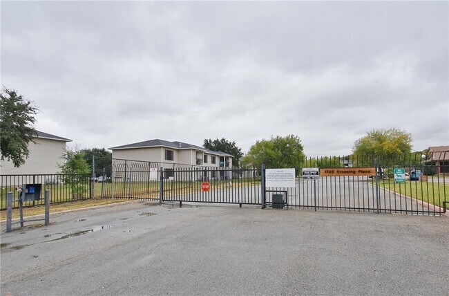 Building Photo - 1705 Crossing Pl