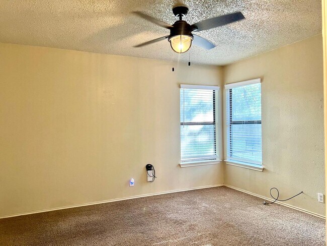 Building Photo - 207 Canoga Park Dr