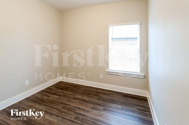 Building Photo - 1376 Woodridge Pl