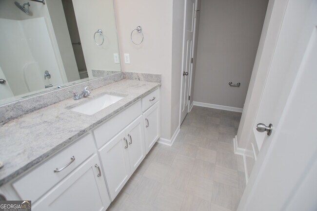 Building Photo - 132 Springwood Dr