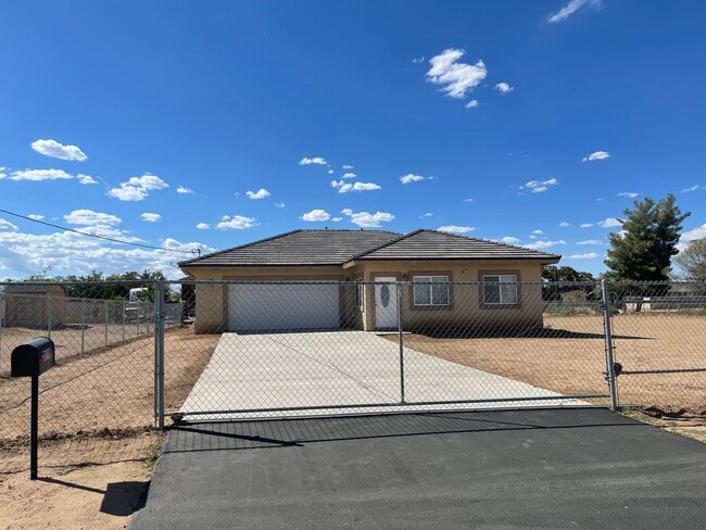 Building Photo - Beautiful Hesperia Starter Home, 2 Bedroom...