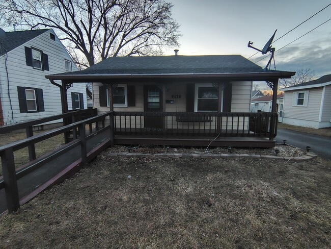 Building Photo - 242 S Adams St