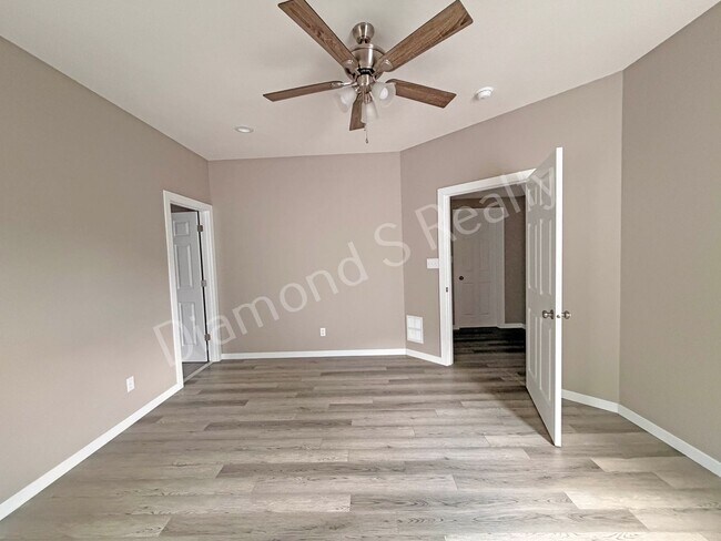 Building Photo - 2124 N Bradbury Ln