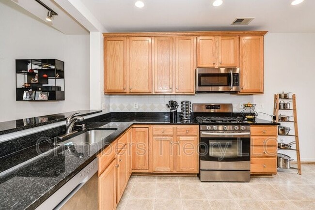 Building Photo - 705 Massey Ln
