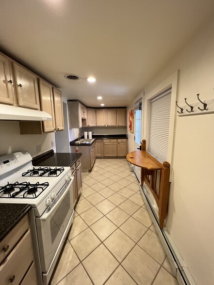 Kitchen - 253 4th St