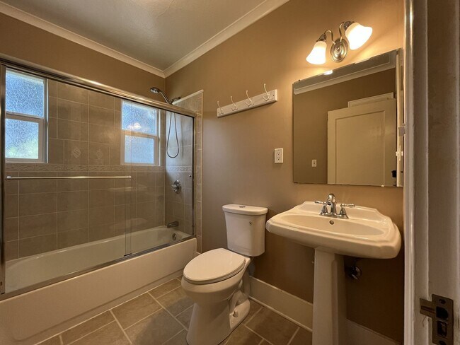 Building Photo - Charming Portland Home with Original Hardwood Floors, Finished Basement & Large Kitchen