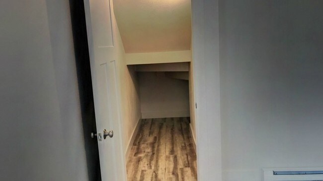 Building Photo - 1112 King Rd