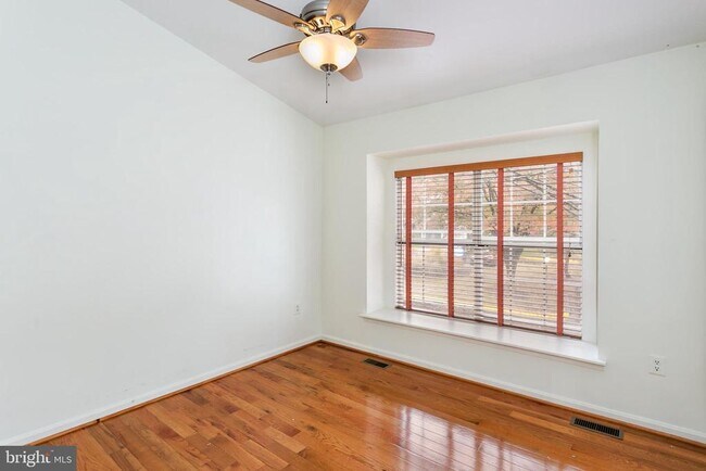 Building Photo - 14 Tivoli Lake Ct