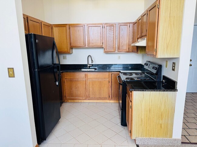 Building Photo - 64 Forest St