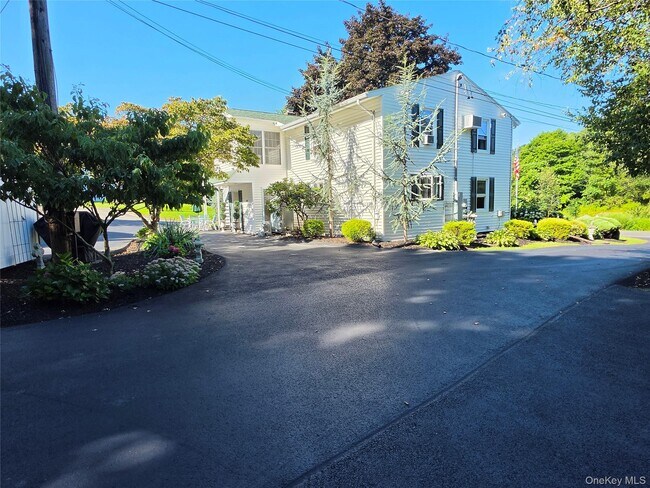 Building Photo - 499 E Rd