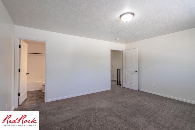 Building Photo - DOG-FRIENDLY 3 Bedroom Townhome with INTER...