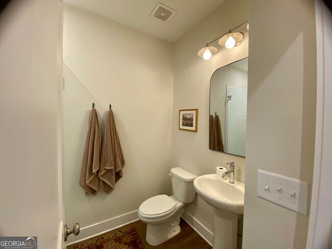 Building Photo - 1295 Longreen Ter NW