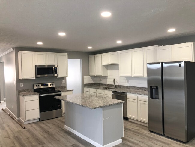 New Kitchen Photo 2 - 3526 Dinsmore Castle Dr