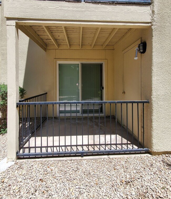 Building Photo - Melrose District 2 Bed Condo - Half Off First and Second Month