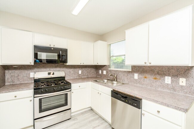 Building Photo - 8826 Pecan Pl Dr