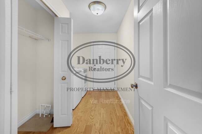 Building Photo - 14866 Lake Winds Dr