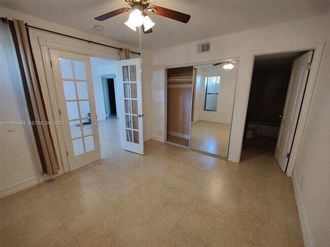 Building Photo - 616 Executive Center Dr