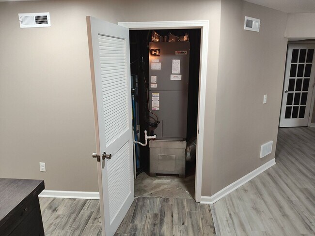 Building Photo - Beautifully maintained 4-bedroom, 2.5-bath...