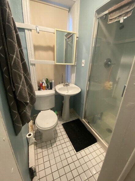 bathroom 2 - 414 S 41st Street