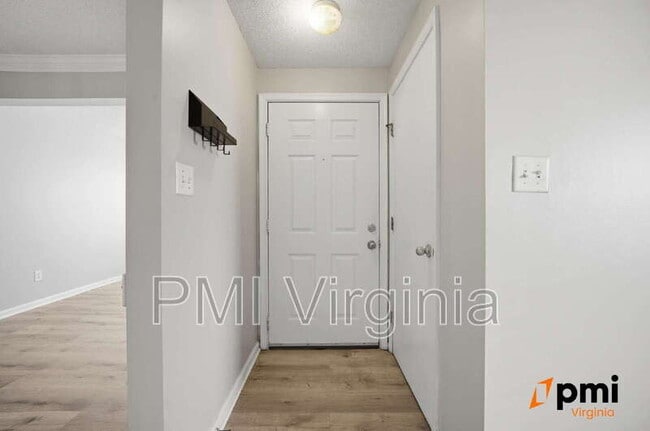 Building Photo - 417 Adkins Arch