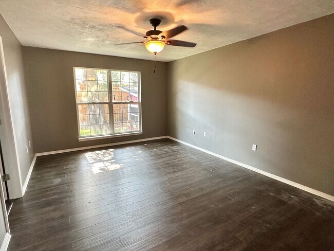 Building Photo - 918 Claeven Cir