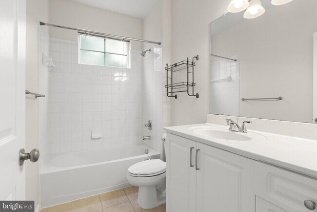 Building Photo - 12945 Centre Park Cir