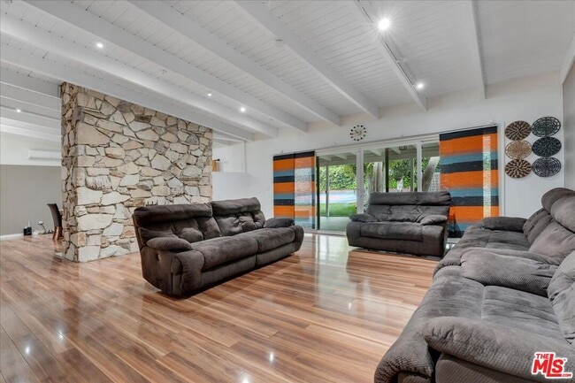 Building Photo - 5817 Lockhurst Dr
