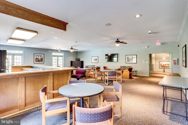 Building Photo - 8326 Darlington St