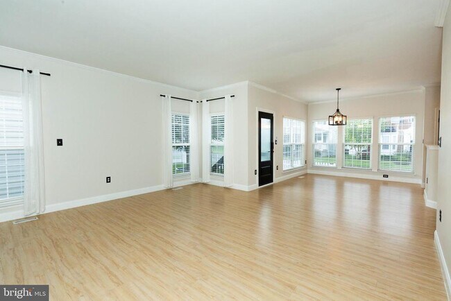 Building Photo - 249 Lord Fairfax St