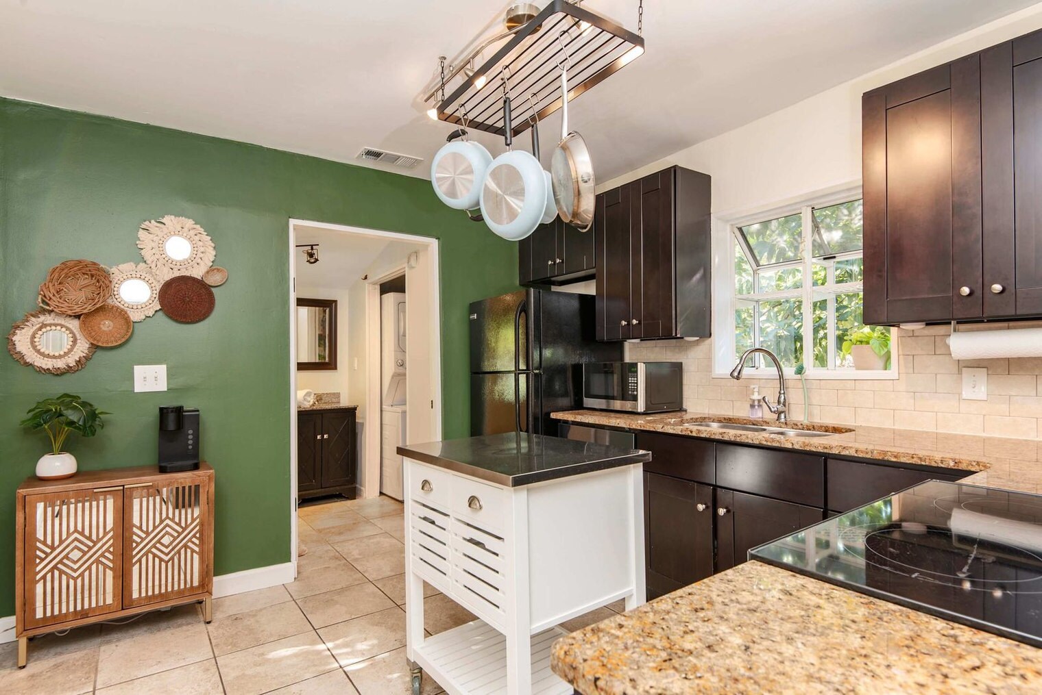 Building Photo - 108 E Flora St