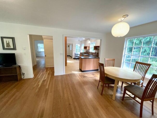 Building Photo - Private Cottage In the Country - in the ci...