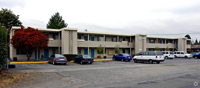 Primary Photo - Auburn Manor Apartments