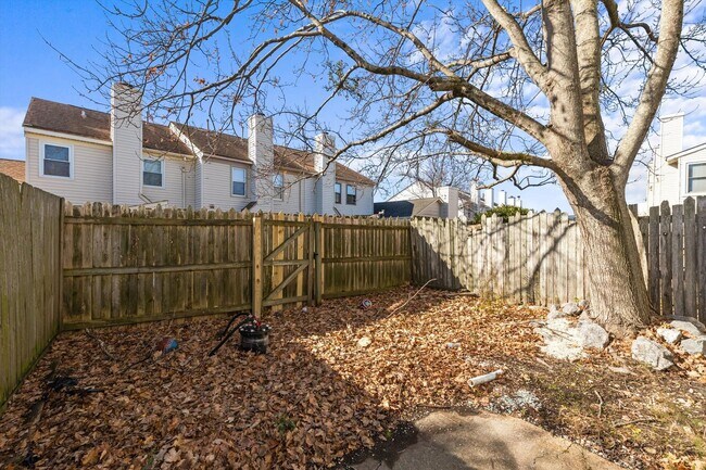 Building Photo - Stylish Living Meets Ultimate Convenience in This 3BR/2.5BA Ocean Lakes Townhome!