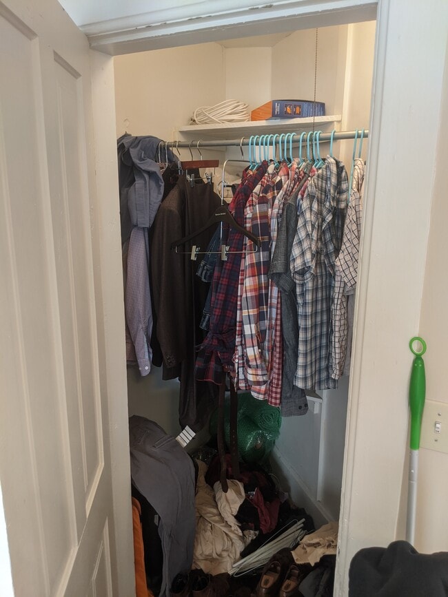 Building Photo - 2303 Pierce St NE