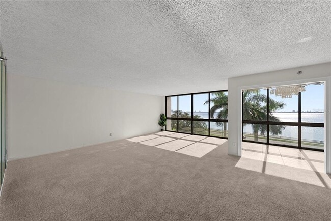 Building Photo - 3301 Bayshore Blvd