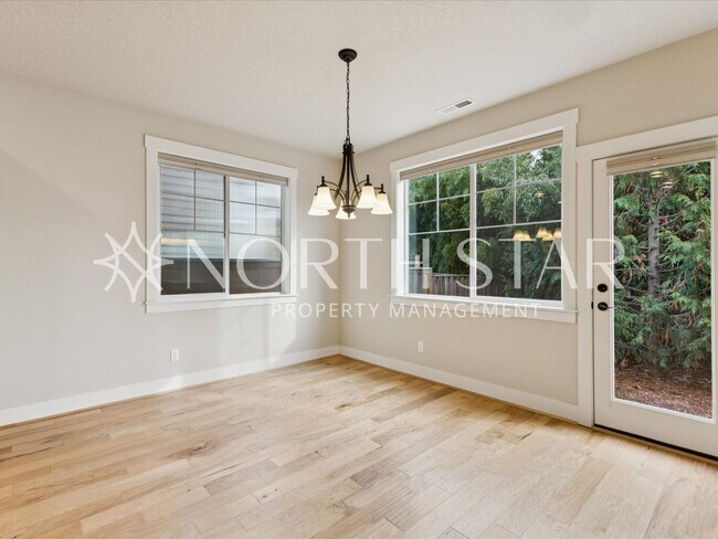 Building Photo - Newer Home in Summer Falls.