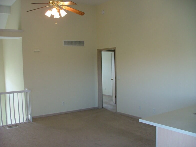 Living - 3120 Eagle Ridge Dr