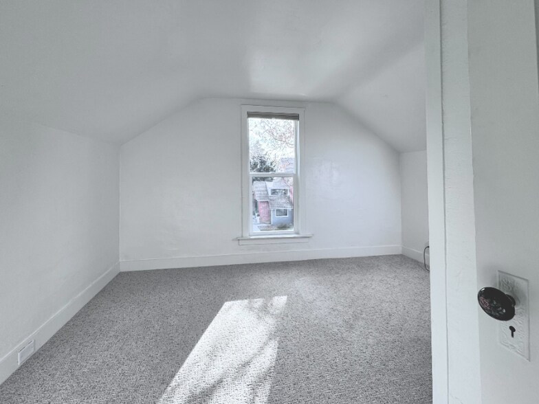 Building Photo - 7 E Curtiss St