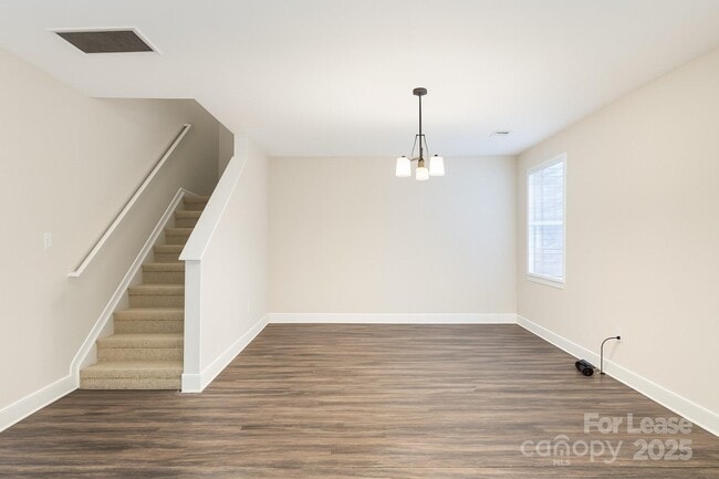 Building Photo - 3024 Seymour Dr