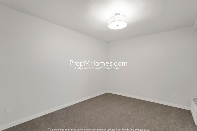 Building Photo - Luxury One-Bedroom Condo in Downtown Gresh...