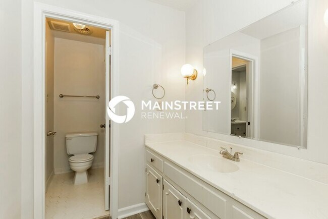 Building Photo - 4 Bedroom Pet-Friendly Home in GERMANTOWN, TN with Main Street Renewal