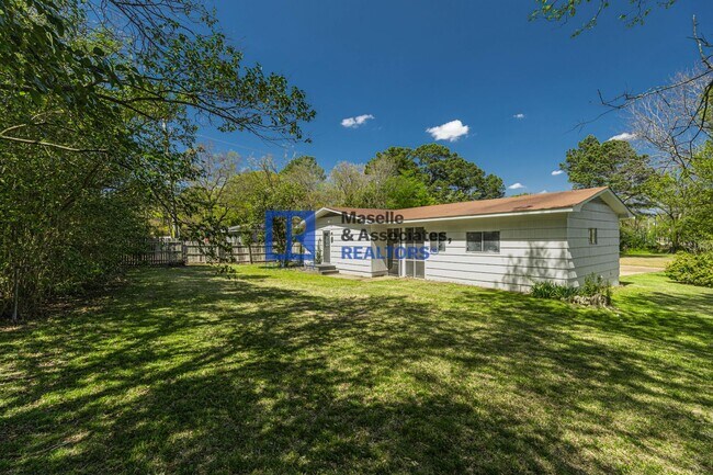 Building Photo - 3 Bed/2 Bath Home In Huntington Park