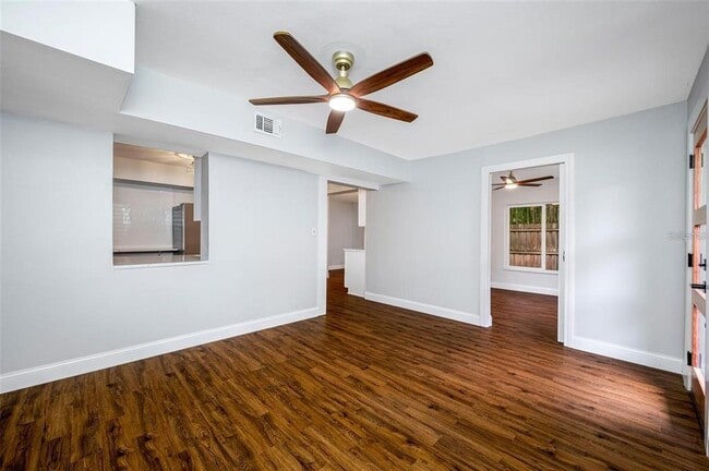 Building Photo - 2851 W Bay Ave