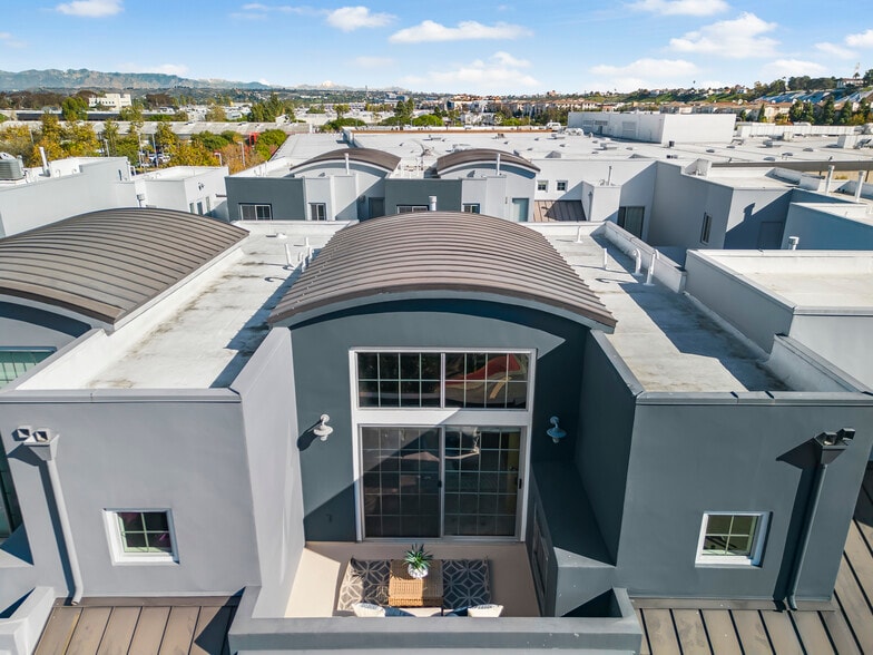 Building Photo - 5350 Playa Vista Dr