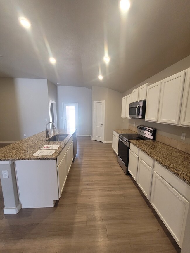 Building Photo - 3 bed 2 bath in Lone Star Trails!