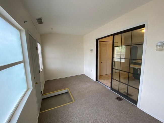 Building Photo - 2 bedroom 2 bath with a 1 car garage