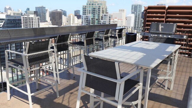 Building Photo - Downtown San Diego 1 bedroom 1 bath apartment For Rent